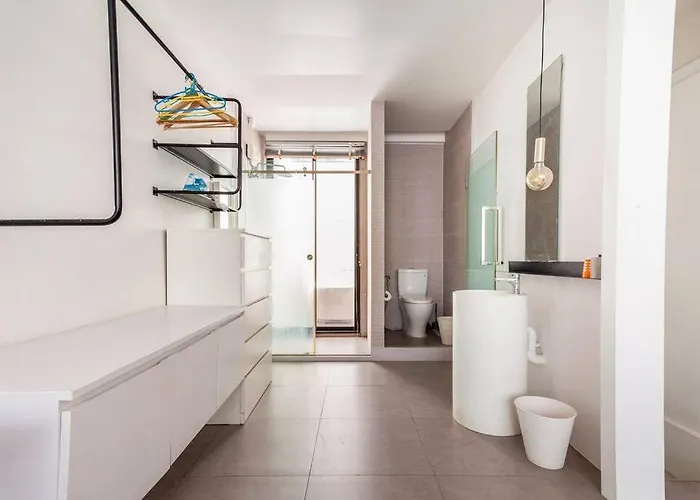別墅 Miq_5br/silom Bts,mrt/wifi 1000mb/jacuzzi/16pax *
